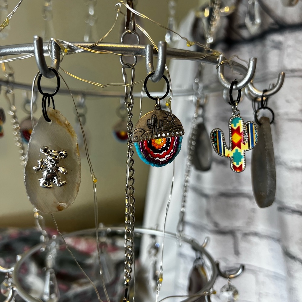 Grateful Dead themed Chandelier “ El Paso” - Picture 6 of 7